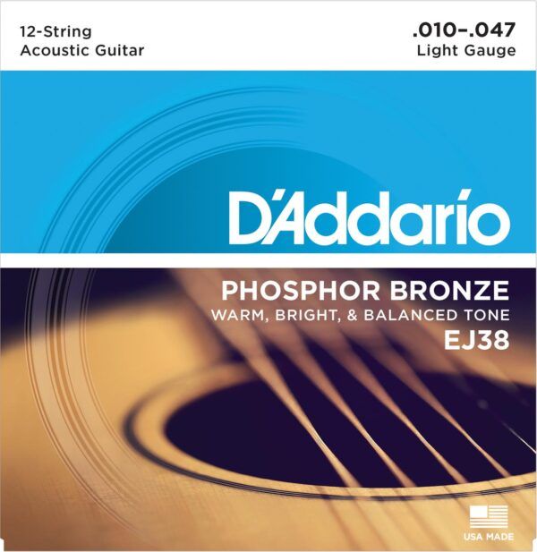 Phosphor Bronze Light ( 010 / 010 - 014 / 014 - 023/ 008 - 030 / 012 - 038 / 018 - 048 / 027 ). Las cuerdas D'Addario Phosphor Bronze para guitarra acústica son reconocidas por todo el mundo por su magnífico y duradero tono. El Bronce de Fósforo fue introducido para la fabricación de cuerdas por D'Addario en 1974 y se ha hecho sinónimo de calidez