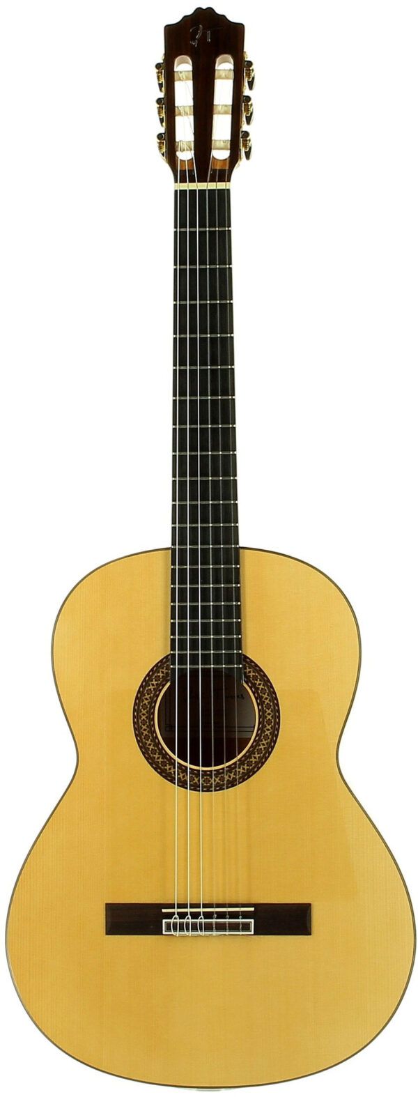 GUITARRA FLAMENCA Guitarra flamenca fabricada en España.    Tapa maciza de abeto.Aros y fondo de sicomoro.Mástil de cedro.Diapasón de ébano. Puente de palosanto. Clavijero dorado.Acabado brillante.