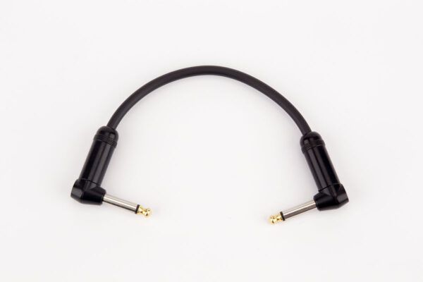 24 cm.Cable con la misma calidad que los cables American Stage pero en formato de 15 cm y acodado