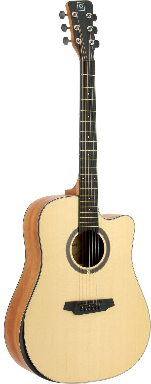 GUITARRA ELECTROACUSTICA DE 6 CUERDAS Guitarra electro-acústica con cutaway tipo dreadnought. Sistema confort para mayor comodidad. Tapa sólida de picea. Aros y fondo de sapelly. Puente ydiapasón de 'compound rosewood'. Clavijeros cerrados.Cuedas D´Addario. Previo con ecualizador y volumen independientes. Acabado mate natural.