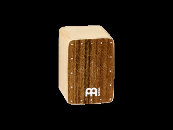 SHAKER SHAKER MINI CAJÓN. El Mini Shaker SH52 de Meinl tiene la forma de un cajón aunque su tamaño es mas pequeño. El mini-Cajón cabe en la palma de la mano y se usa como un Shaker. Características Principales:Versión en miniatura de un cajón MeinlSonido cortanteMadera de abedul Tapa de Ovankhol